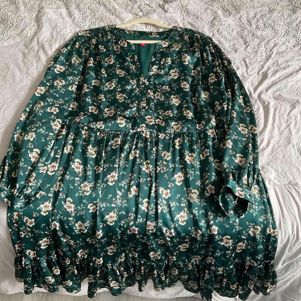 Vince Camuto Green Floral Midi Dress